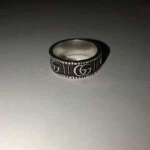 Men’s Rings with Double G in Silver: Gucci